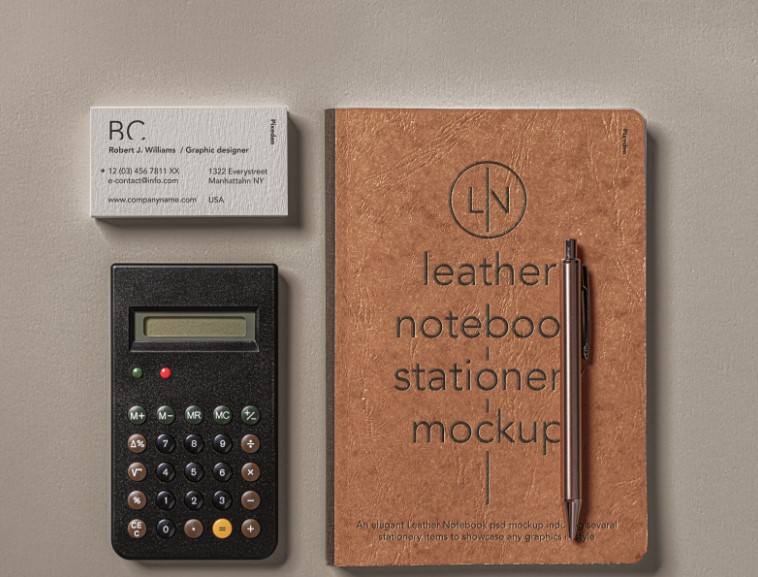 Quaderno in pelle con calcolatrice e biglietto da visita
