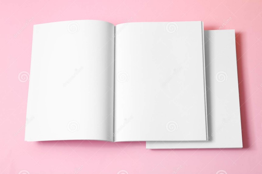 Maqueta de páginas de libros vacías en fondo rosa