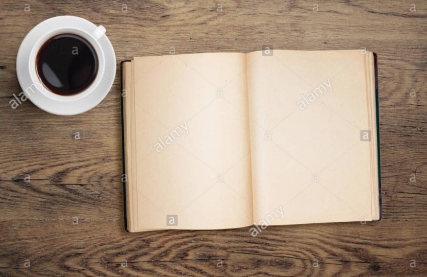 Mockup do livro de mesa de café em branco aberto